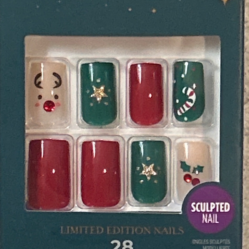 KISS Voguish Fantasy Limited Edition Christmas Holiday Sculpted Nail Set